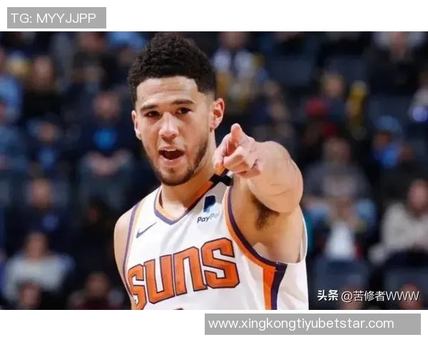 布克首节表现惊艳三分球全中助力球队轻松领先